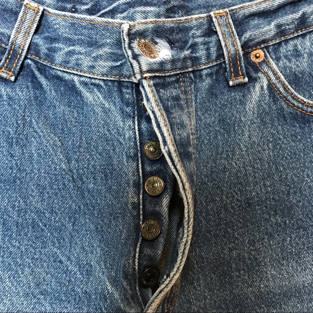 Vintage Levi’s Denim Shorts - Picture 2 of 3